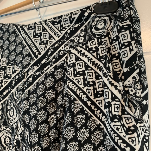 UK2LA | Patterned Pants - Picture 3 of 10